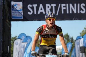 Beukes wins back to front at Addo