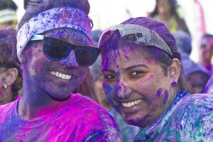 THE HAPPIEST 5K ON THE PLANET COLOURS THE WORLD OF THOUSANDS IN PORT ELIZABETH