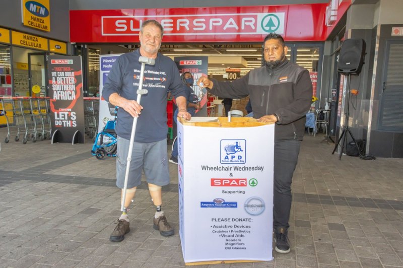 Amputee provides vivid demonstration of walking aids