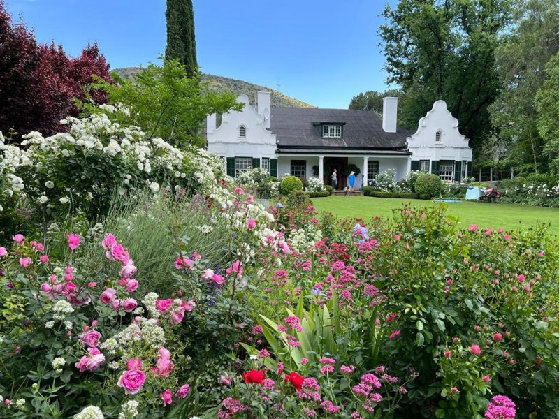 Bedford Country Gardens delivers another blooming show