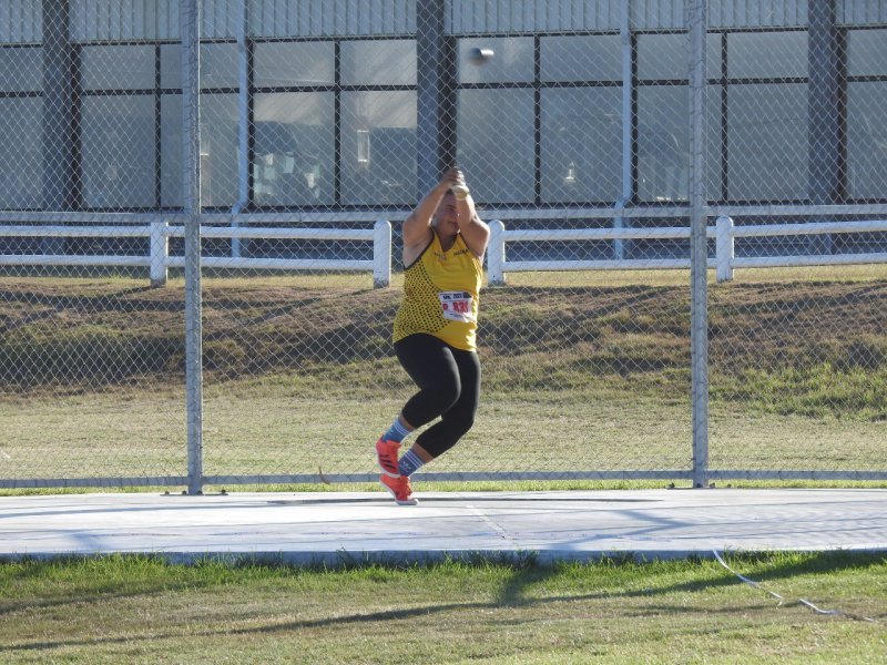 Botha aims higher after hammer throw record