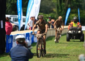 Evans shows off new outfit in Addo