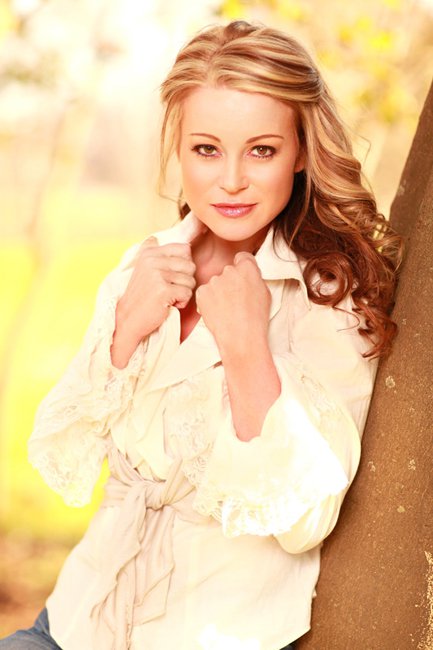 Lianie May