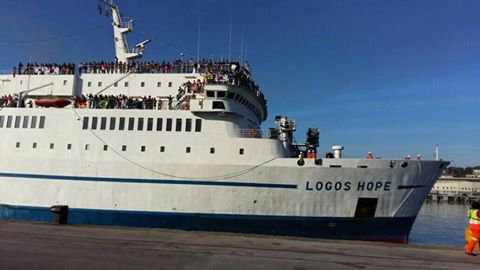 LOGOS HOPE GATHERS PEOPLE.