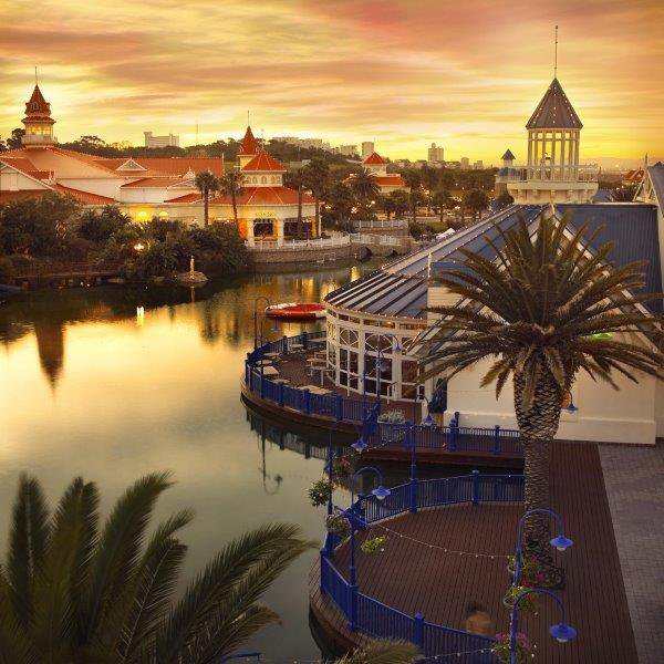 MAKE MOM FEEL LIKE A QUEEN WITH SUMPTUOUS FOOD AND FUN AT THE BOARDWALK   