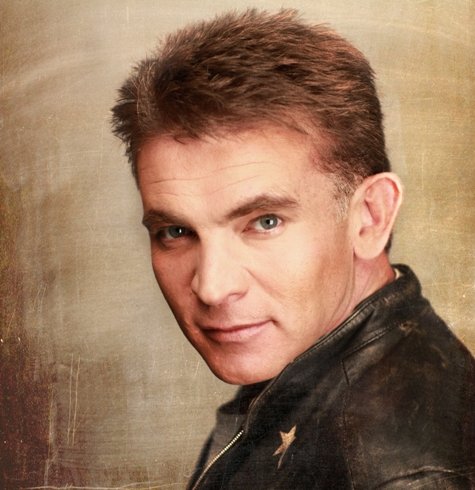 THEUNS JORDAAN RETURNS FOR A FESTIVE SHOW AT THE BOARDWALK